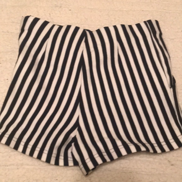 Shorts - Picture 4 of 4